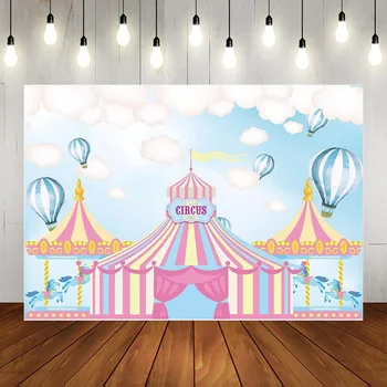 Ružová, biela stan cirkus tému streľba na pozadí zábavný park kolotoč vonkajšie blue sky biely oblak, teplovzdušný balón strany